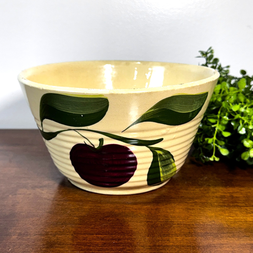 Vintage Watt Pottery Mixing Bowl Apple Design Beehive 7" Diameter 4" High